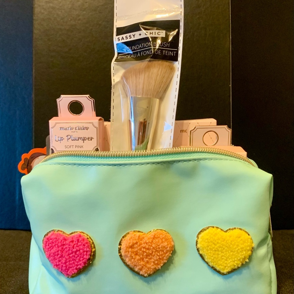 NIB Marie Claire Face Makeup Set with Bag